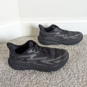 Hoka Clifton 9 Women's Walking Shoes - Black sz 9.5